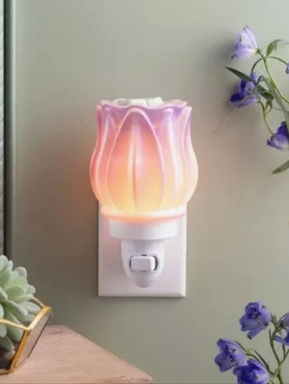 Scentsy "Prismatic Petal" Warmer *NEW*